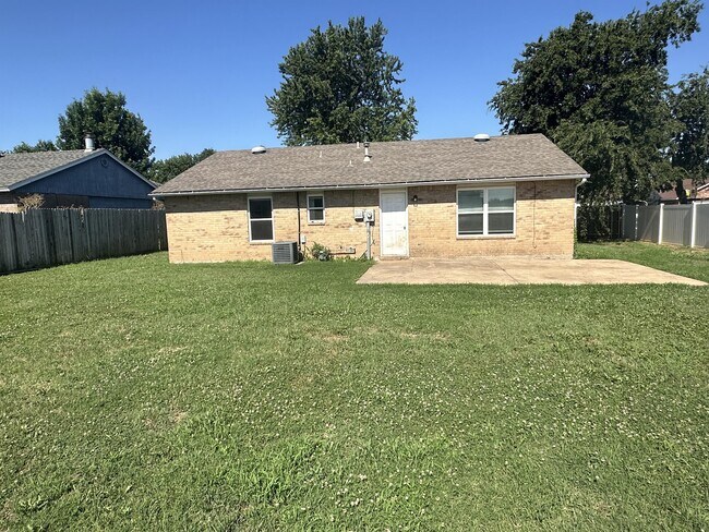 Foto del edificio - 632 Ramblin Oaks Dr