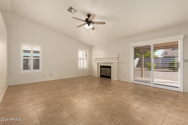 Foto del edificio - 7617 W Country Gables Dr