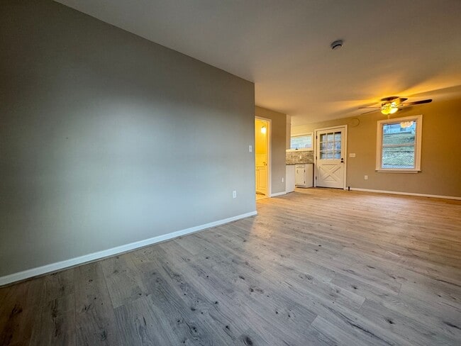 Building Photo - 372 Rubber Ave