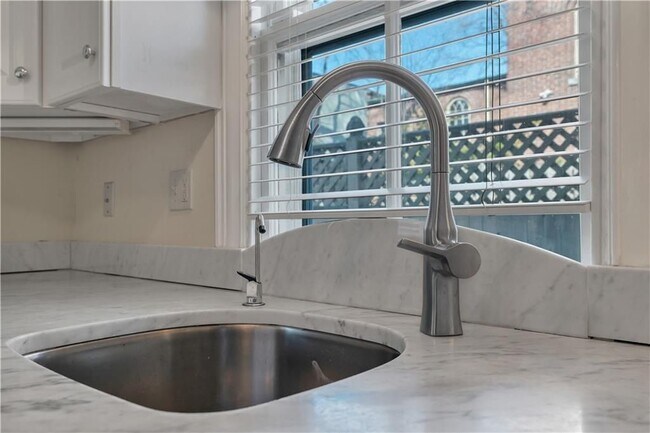 Foto del edificio - 98 Butler Ave