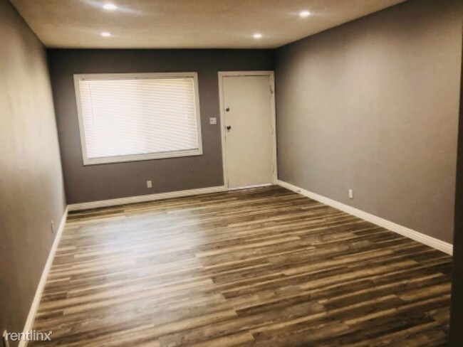 Foto del edificio - 11126 Mulhall St