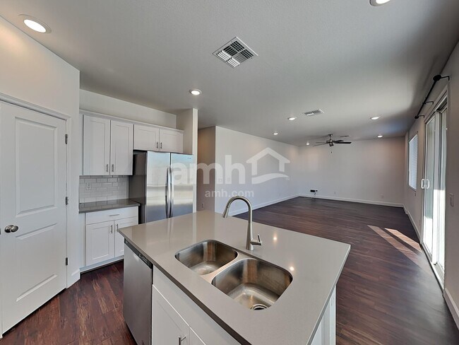 Foto del edificio - 8971 N 171st Dr