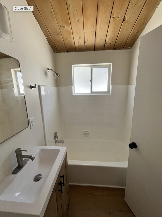 Foto del edificio - $1,775 - 1 Bed 1 Bath Fully Renovated Apartment within a Gated Complex in City Heights