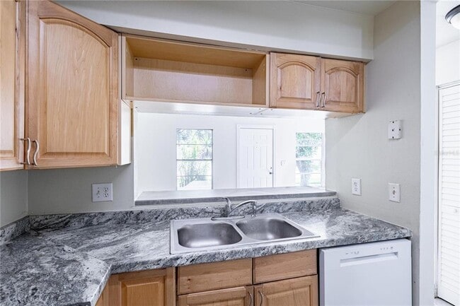 Building Photo - 1404 Northlake Dr