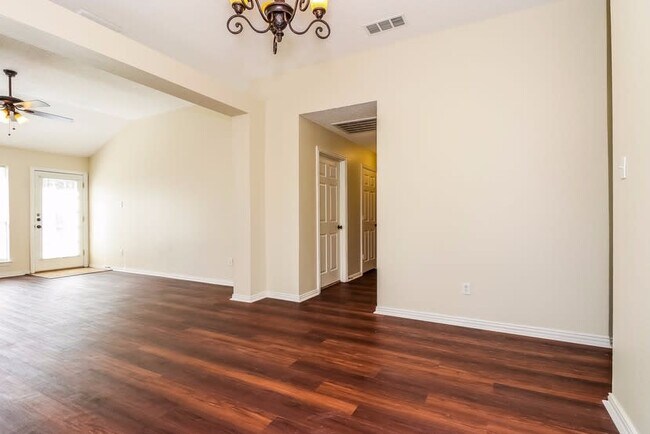 Building Photo - 1044 Waterview Dr