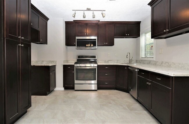 Building Photo - 4830 Culmore Dr