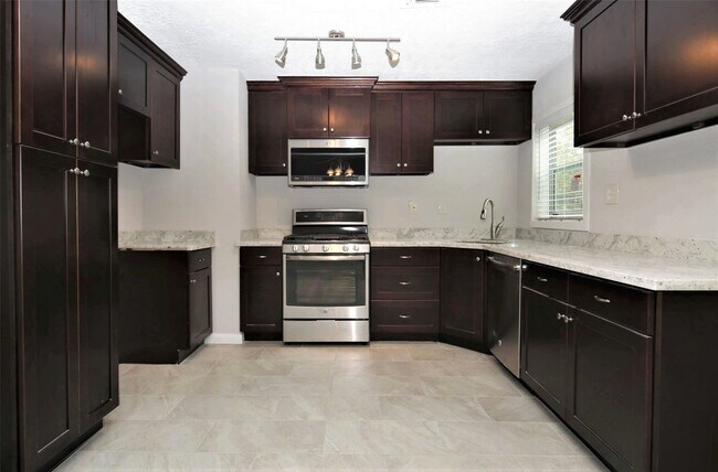 Foto del edificio - 4830 Culmore Dr