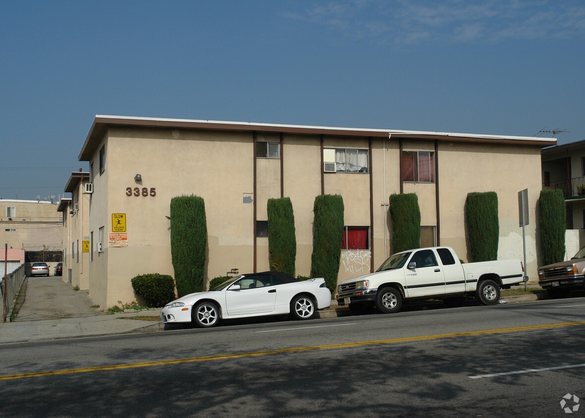 Building Photo - 3385 Fletcher Dr
