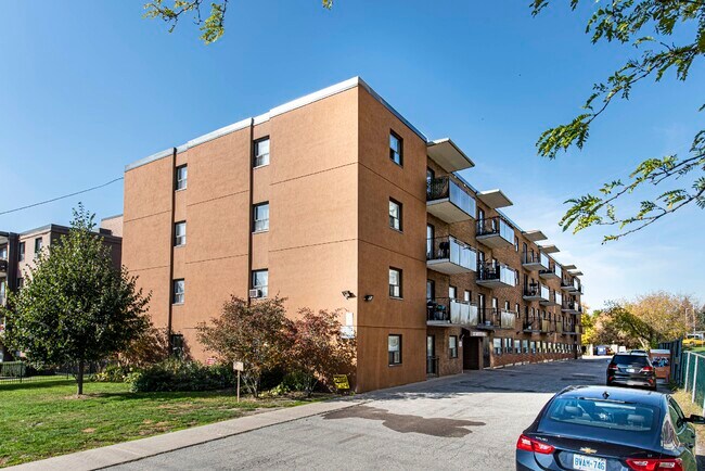 Photo du bâtiment - 1330 Danforth Road