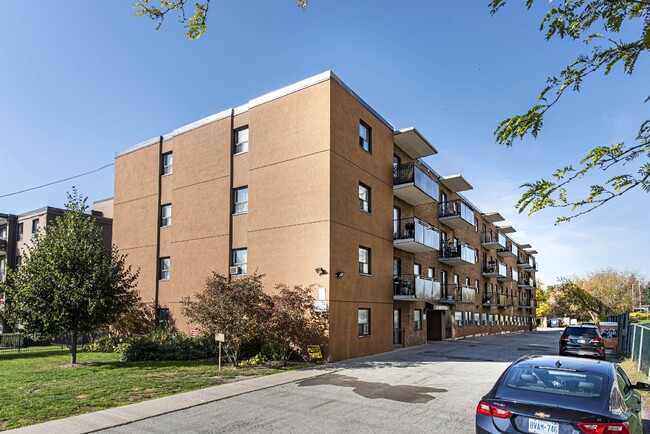 Photo du bâtiment - Danforth Apartments