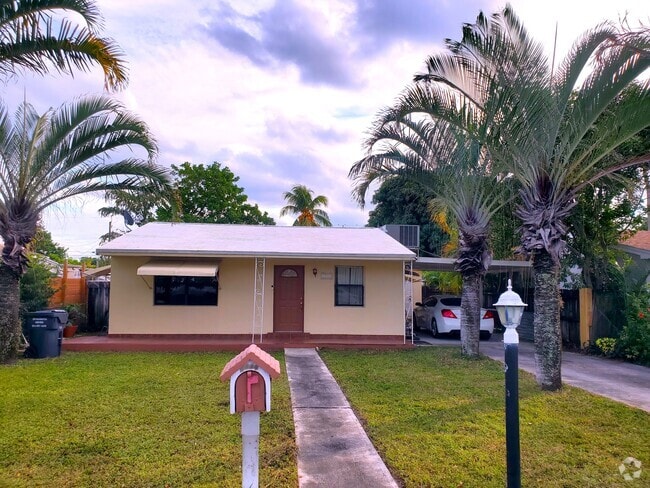 Building Photo - 2846 Van Buren St