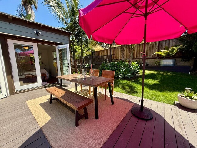 Foto del edificio - Gorgeous Fully Furnished Ocean Beach Retreat + FLEXIBLE STAY