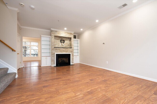 Foto del edificio - 77 Harbour Heights Dr