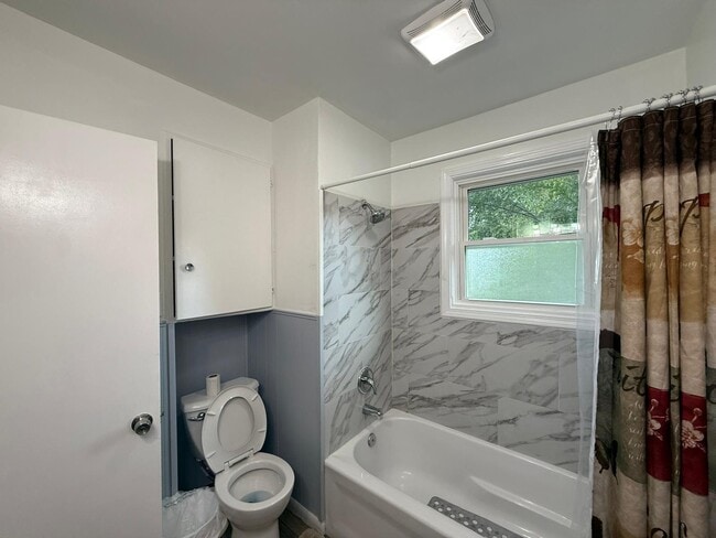 Building Photo - 2311 N Averill Ave