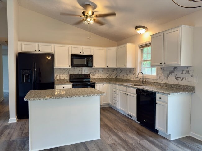 Building Photo - 104 Willow Trail