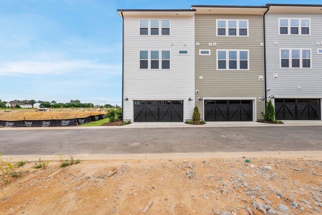 Building Photo - 3018 White Rail Dr