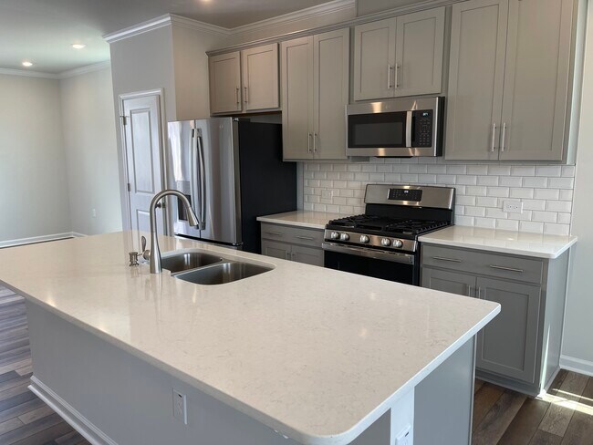 Building Photo - 2511 Kasota Ln
