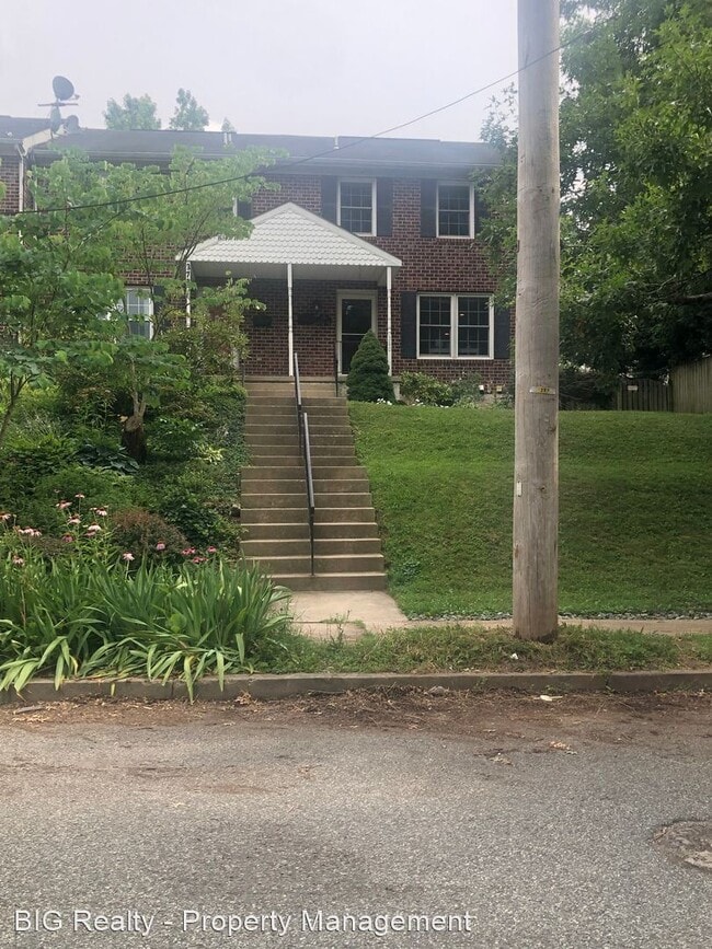 Building Photo - 3 br, 1.5 bath House - 380 Washington Ave