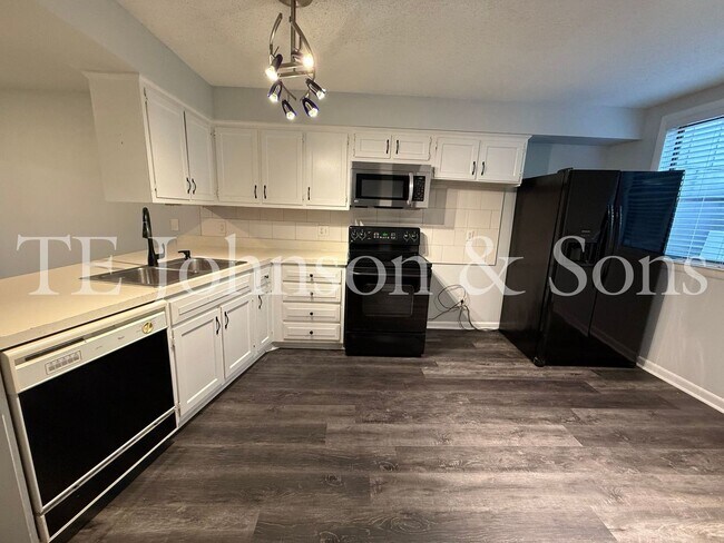 Foto del edificio - Cozy & Stylish 2BR Home with Fireplace, Su...