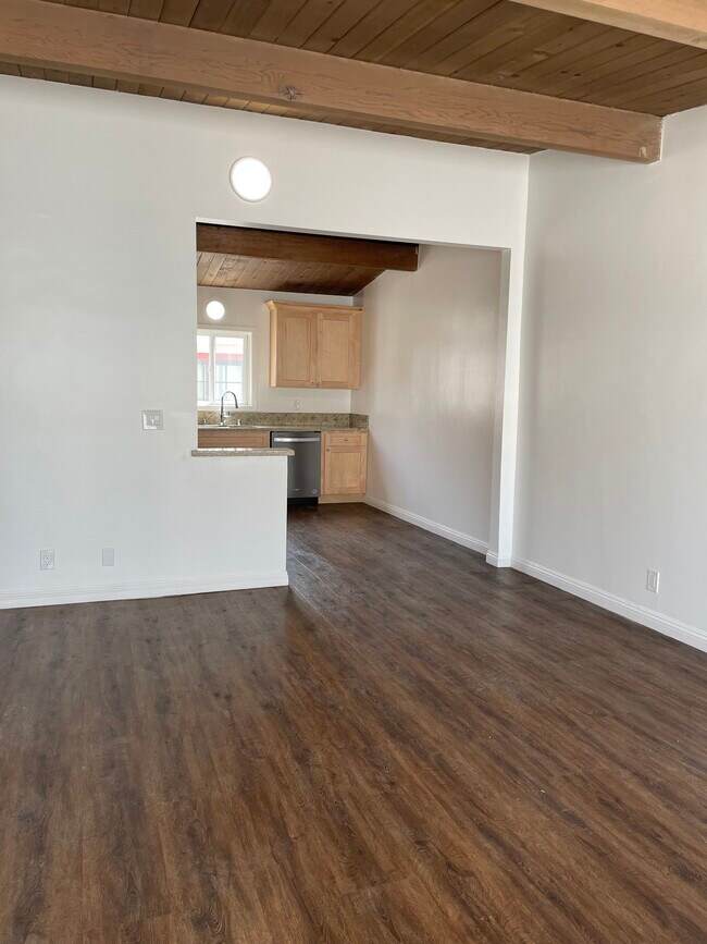 Building Photo - 2215 Mathews Ave