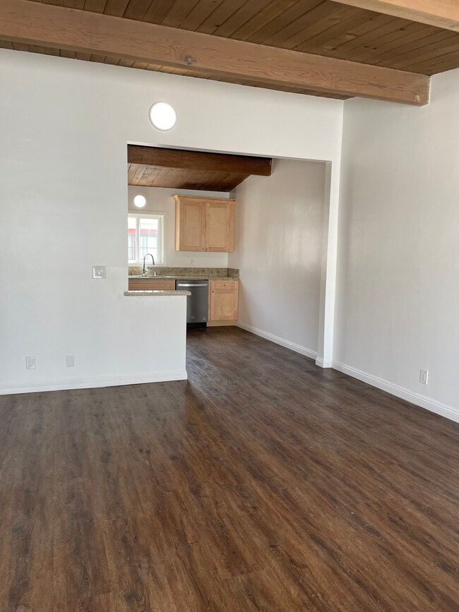 Building Photo - 2215 Mathews Ave