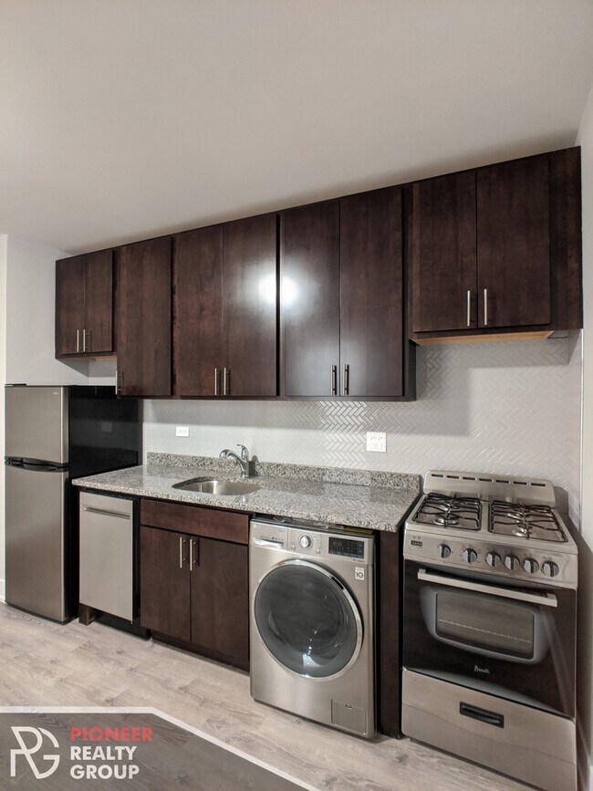 Foto del edificio - 423 W Belden Ave