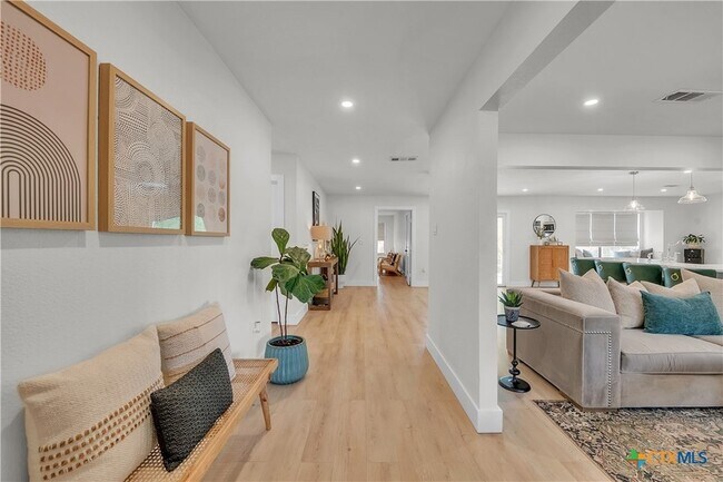 Foto del edificio - 513 Santa Clara Rd