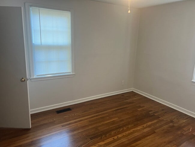 Building Photo - Charming Home with Great Location...Availa...