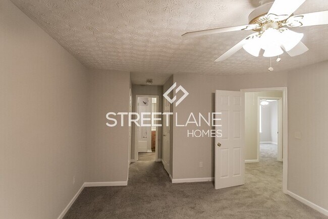 Building Photo - REDUCED!
