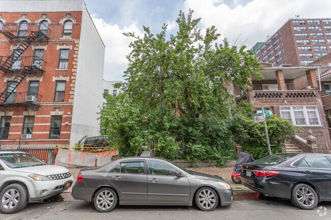 Building Photo - 773 Grote St