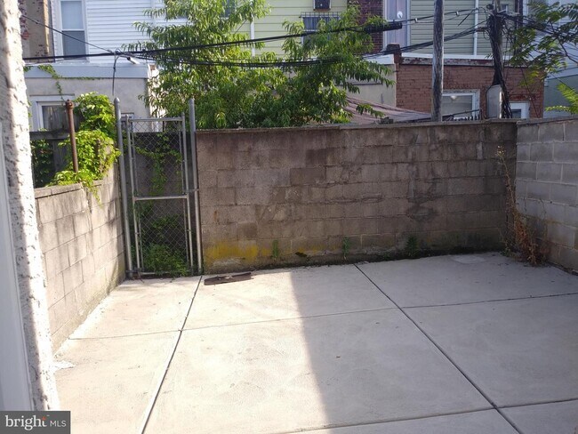 Building Photo - 2248 Snyder Ave