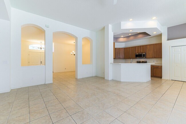 Foto del edificio - 4 Bed / 3 Bath Unfurnished Family Home wit...