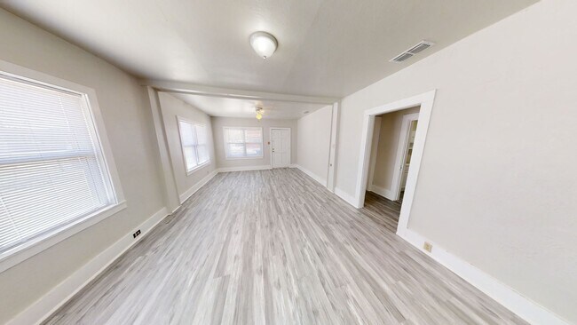 Foto del edificio - 509 W 2nd St