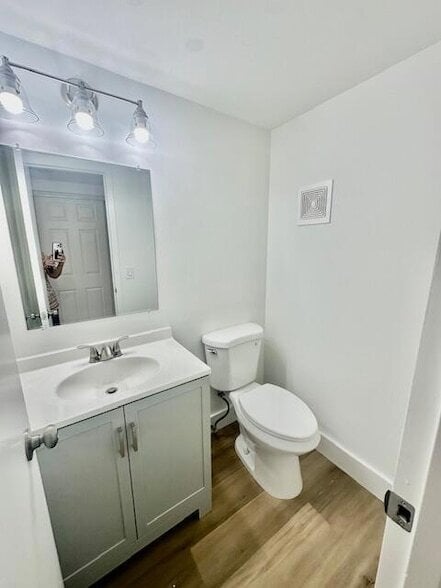 Building Photo - 244 Mansfield F