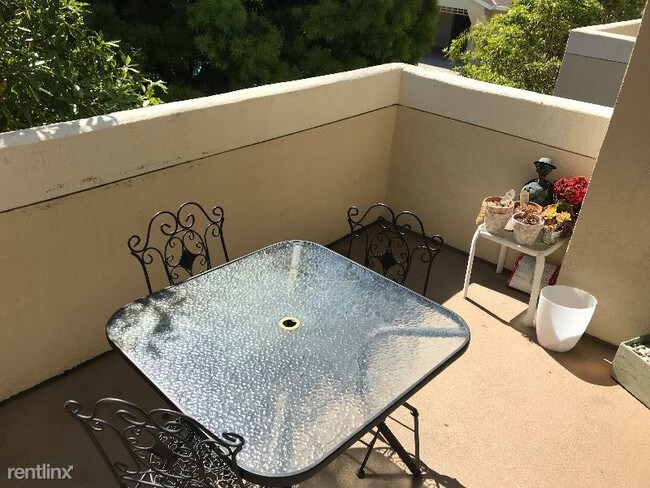 Building Photo - 2 br, 2 bath Condo - 150 Everson Drive