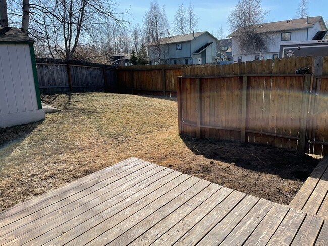 Foto del edificio - Discover Tranquil Living: Stylishly Updated Ranch-Style Duplex in South Anchorage