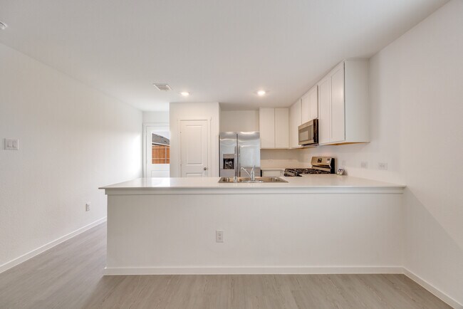 Building Photo - 3901 Pontchartrain Pkwy