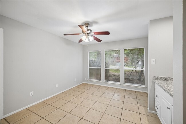 Building Photo - 2 Goldthread Ct