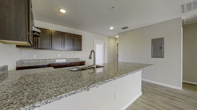 Building Photo - Move In Ready! 1BED/1BATH VILLA
