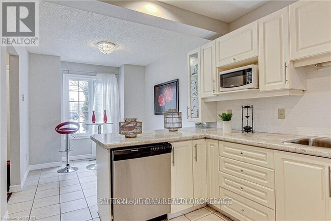 Building Photo - 340 Ambleside Dr