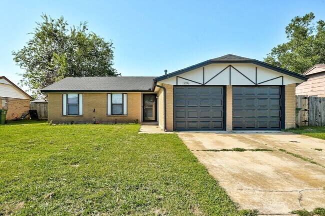 Building Photo - Beautiful 3BD/2BTH Home in the Heart of Yu...