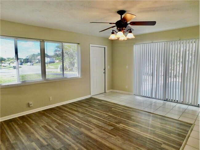 Building Photo - 1214 Lake Geneva Dr