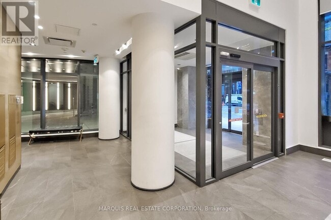 Building Photo - 330 Richmond St W