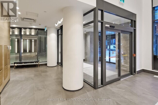 Photo du bâtiment - 330 Richmond St W