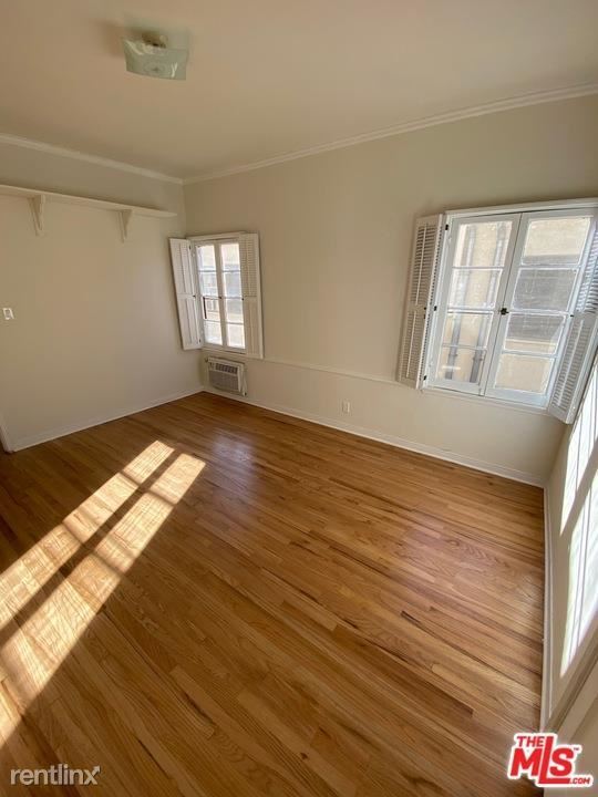 Building Photo - 2 br, 1 bath Condo - 107 N Kings Rd # 1/2 1