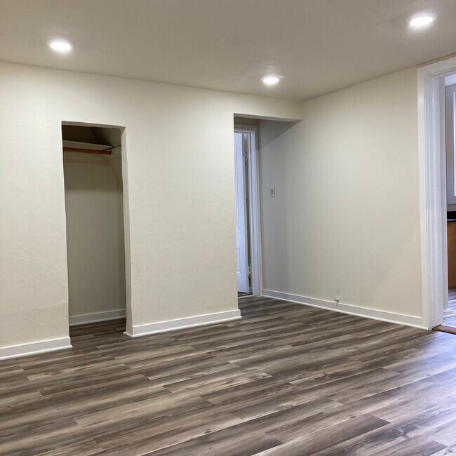 lower level loft - 468 Fell St