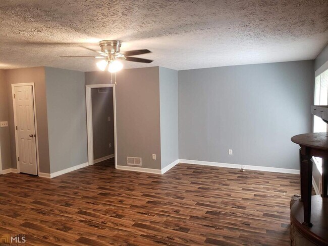 Building Photo - 7352 Aubrey Dr