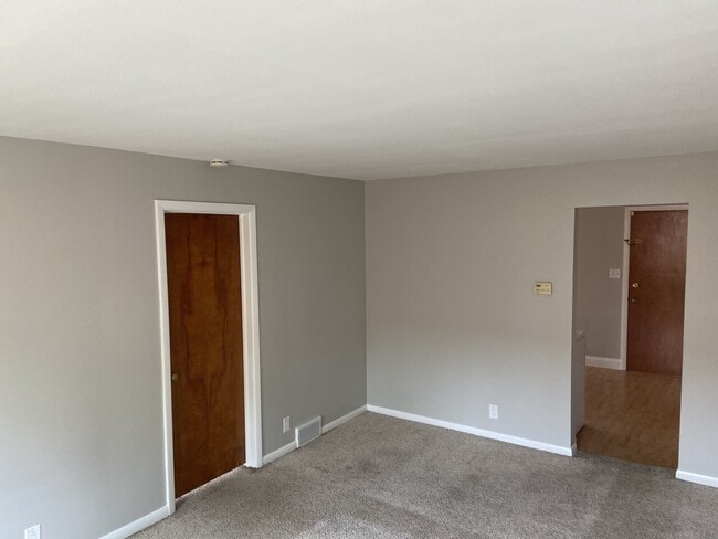 Building Photo - 58 Sturges