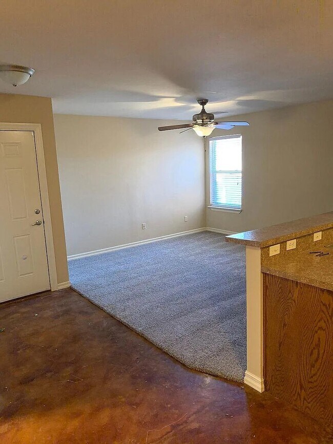 Foto del edificio - 345 Sterling Pointe Way