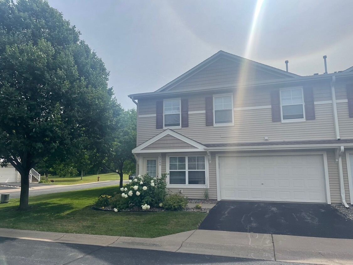 Primary Photo - 3260 Oak View Dr
